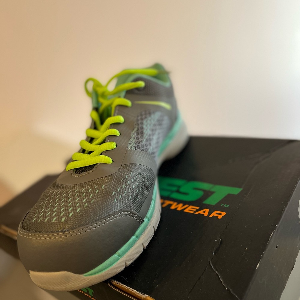 Steel toe women’s work shoes. Worn 5X with shoe covers and in a clean room!